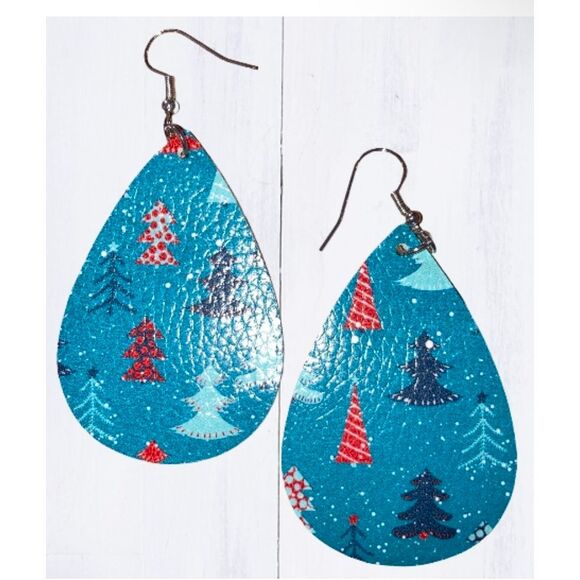 ☀️3/$12☀️ Faux Leather Christmas Tree Earrings - Picture 1 of 4